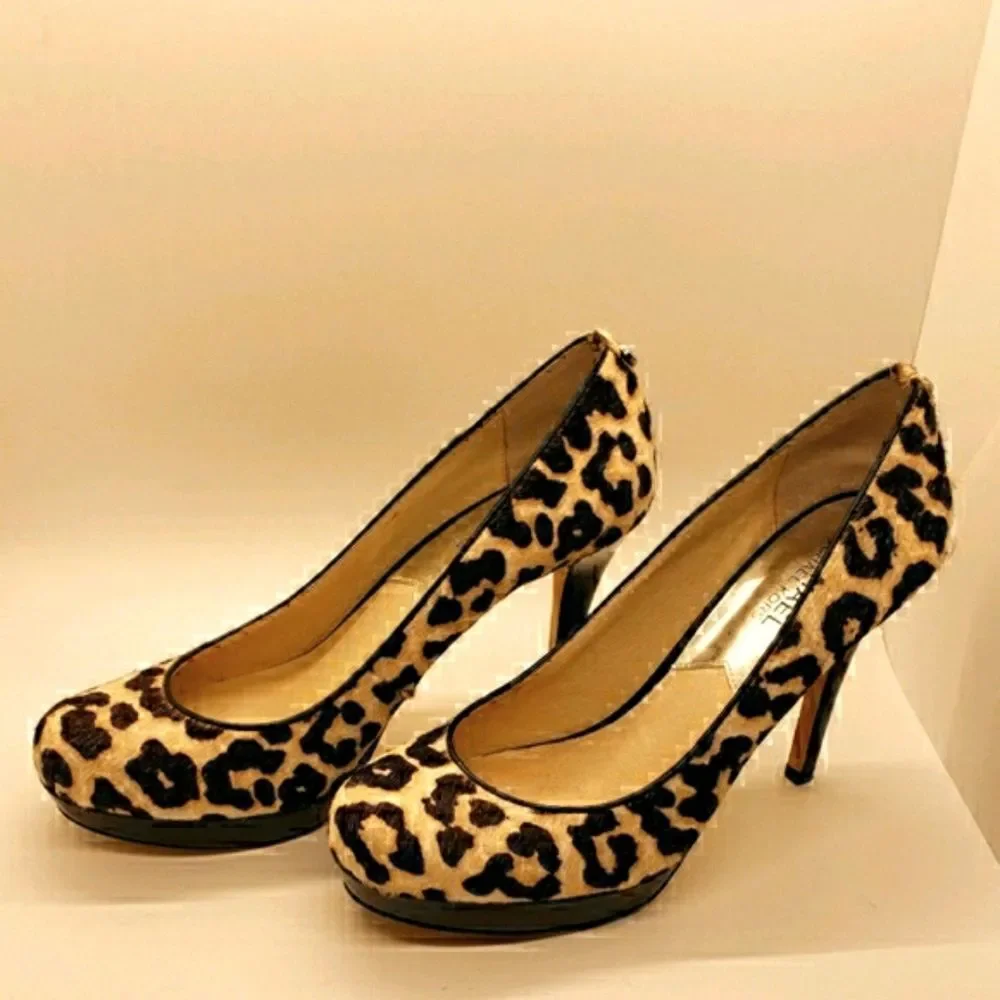 ❤EUC ~ Michael Kors Fur Pumps ~ Size 8❤ - Picture 2 of 4